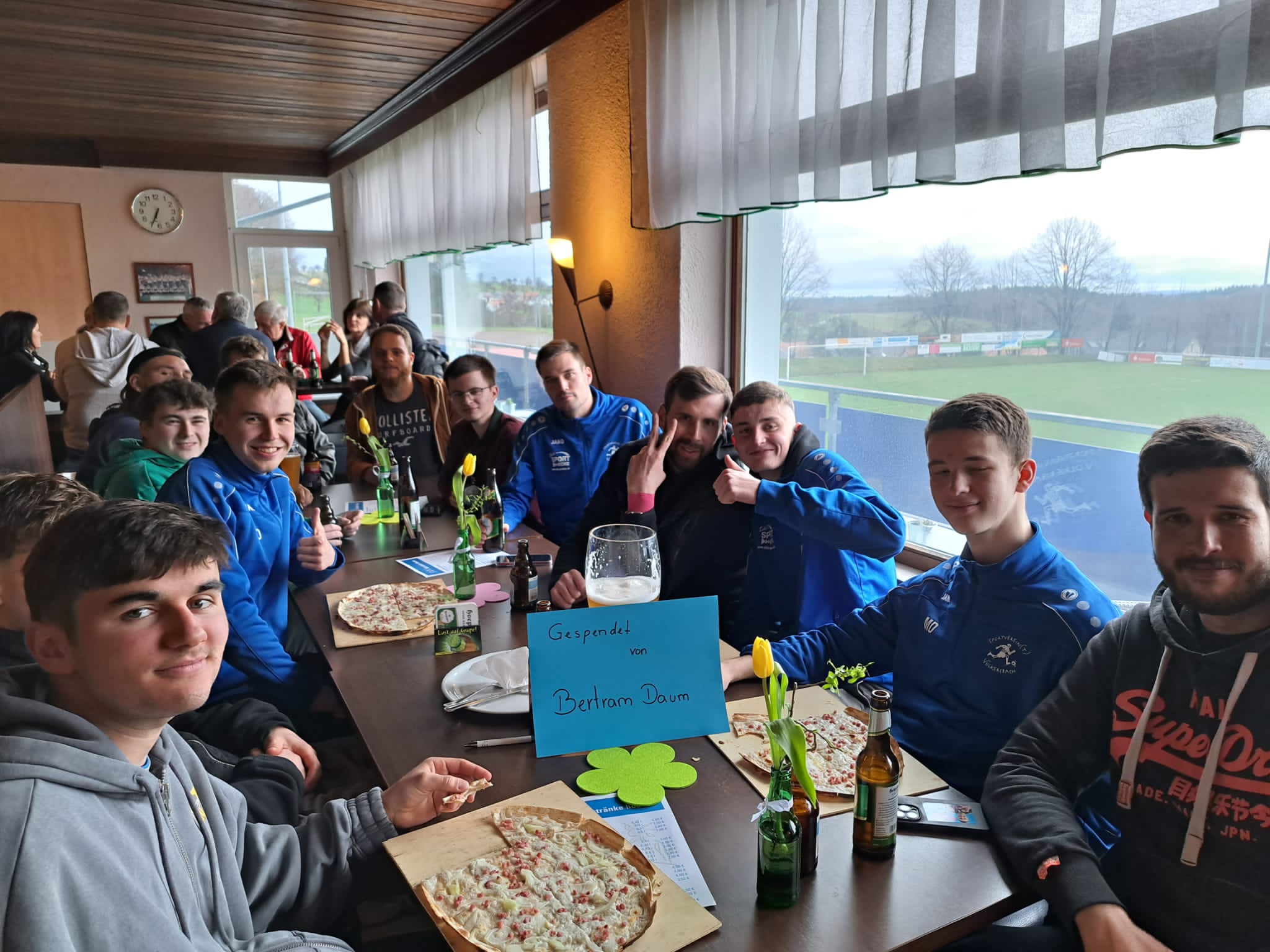 Mannschaftsessen nach dem Spiel gegen Mörsch